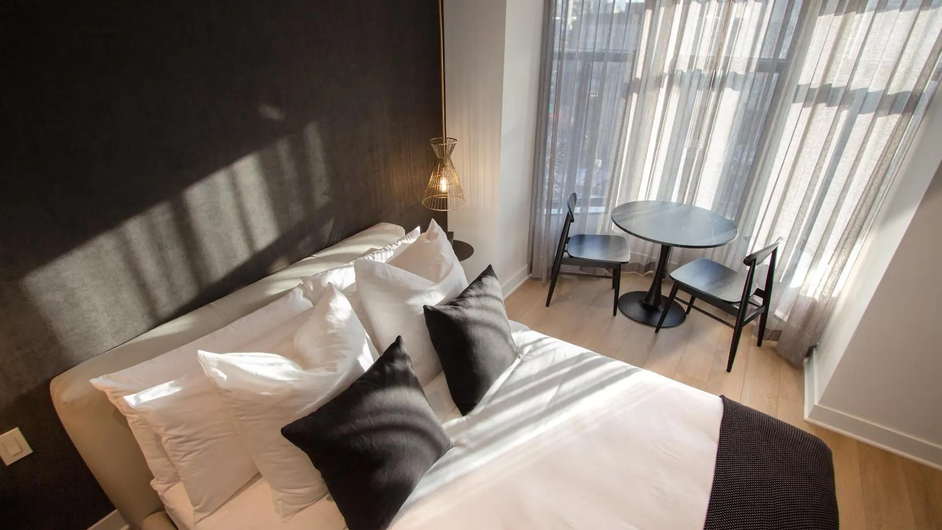 Apartment Studio #13 - Self Check-In - Plateau - St-Denis Montreal